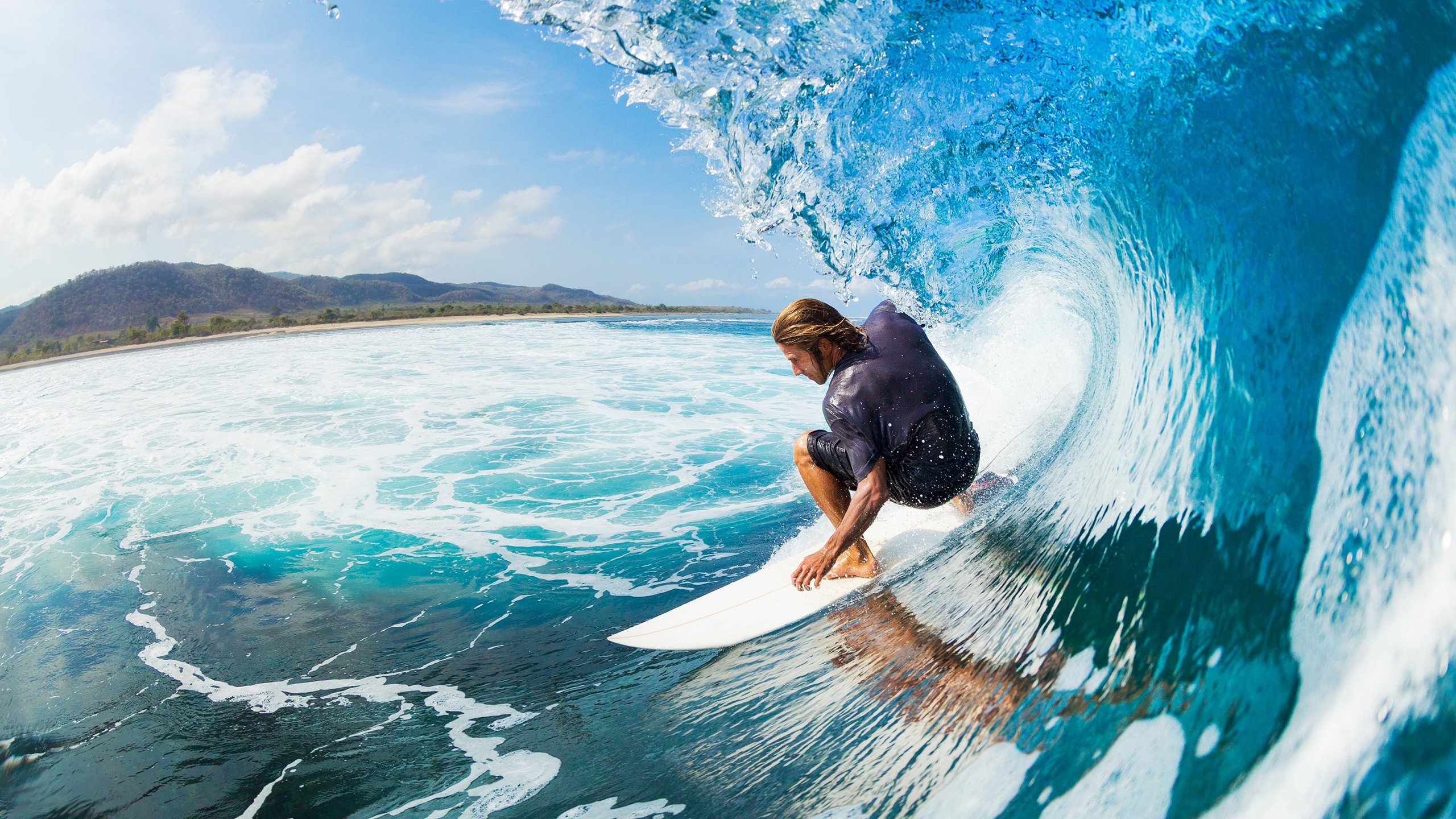 队员赛后复盘中提出建议展示良好沟通氛围与团队意识